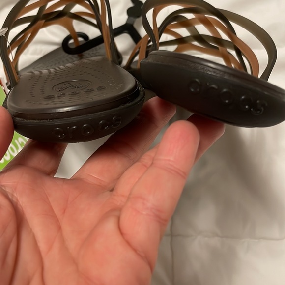 RARE SOLD OUT NWT CROCS HUARACHE WOMENS 7 BRONZE ESPRESSO SANDALS FLIP FLOPS - Picture 4 of 5